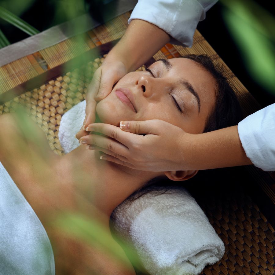 Tiết lộ 20+ cách chống lão hóa da cực hiệu quả 40 massage da mat