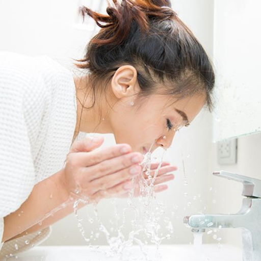 doi-voi-cac-loai-mat-na-nen-rua-lai-voi-nuoc