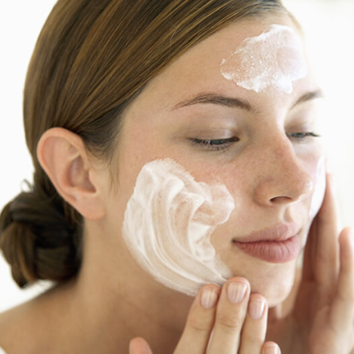 lam-sach-da-bang-sua-rua-mat