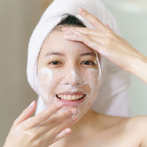 Đắp mặt nạ: có nên rửa mặt trước không, nên làm gì trước và sau khi đắp,... 8 rua mat