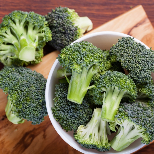 bong-cai-xanh-giau-protein-it-calo