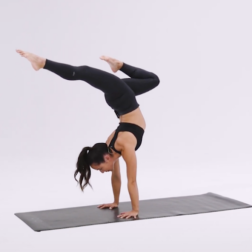 Tư thế bọ cạp trong Yoga là gì? Lợi ích và cách thực hiện tư thế bọ cạp trong Yoga 11 buoc-3