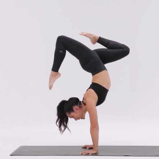 Tư thế bọ cạp trong Yoga là gì? Lợi ích và cách thực hiện tư thế bọ cạp trong Yoga 12 buoc-4